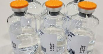 SUS recebe 11,5 mil frascos de etanol e estoque de fomepizol é ampliado para tratar intoxicações por metanol em todos os estados.