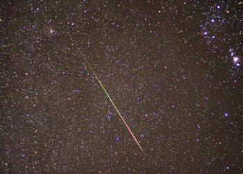 A chuva de meteoros Orionídeas terá pico entre 21 e 23 de outubro com excelente visibilidade em todo o Brasil. Céu escuro favorece observação do fenômeno astronômico.