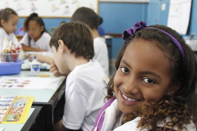 FNDE libera segunda parcela do PDDE Básico com R$ 460 milhões para 138 mil escolas públicas e 37 milhões de estudantes; gestores devem regularizar pendências até 31 de outubro.