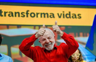 Presidente Lula anuncia investimento de R$ 108 milhões em cursinhos populares, com apoio técnico e financeiro para até 500 unidades em todo o país.