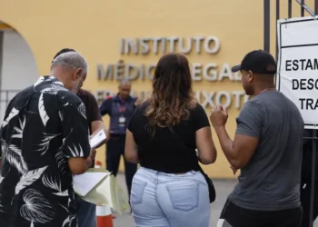 Após a operação mais letal da história do Rio, ministros do governo Lula seguem para o estado para discutir ações e oferecer apoio técnico na identificação das vítimas. A operação deixou mais de 130 mortos e gerou forte repercussão.