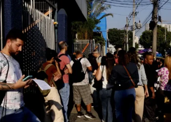 O Concurso Nacional Unificado 2025 será aplicado neste domingo (5) para 760 mil candidatos em 228 cidades. O certame oferece 3.652 vagas em órgãos federais. Confira horários, regras e cronograma completo.