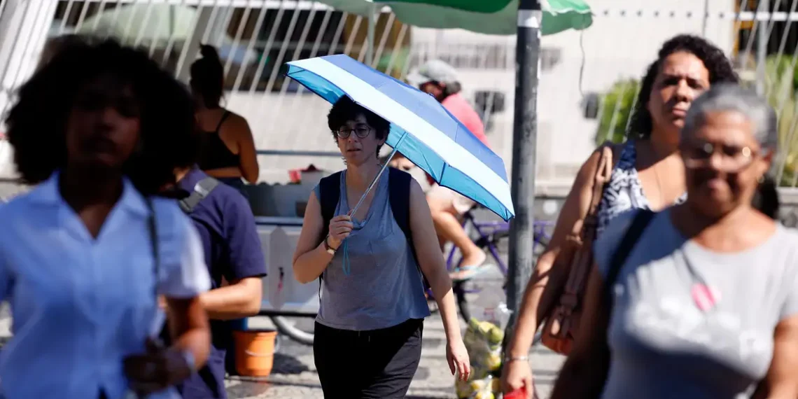 Estudo com 326 cidades latino-americanas prevê que mortes causadas pelo calor extremo podem dobrar até 2050. Idosos e pessoas pobres estão entre os grupos mais vulneráveis.