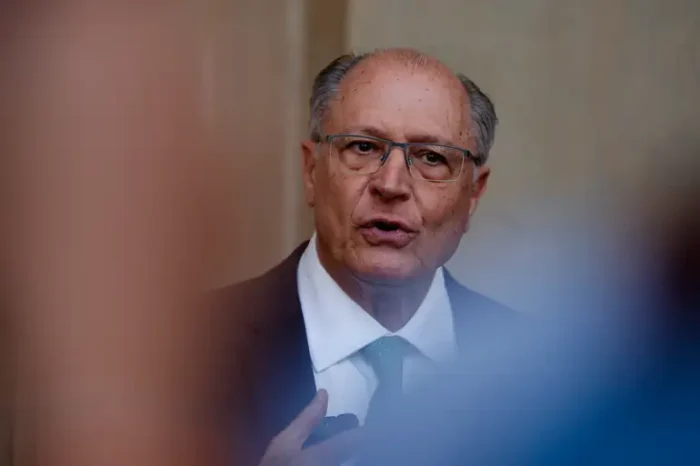 Brasil e Índia firmam acordo para fornecimento de 6 milhões de barris de petróleo pela Petrobras e avançam em negociações para ampliar o comércio bilateral e reduzir tarifas.
