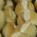 Estudo do Procon-SP aponta variação de até 540% no preço de produtos de padaria em São Paulo. Pão brioche, café coado e pão de queijo estão entre os itens com maior diferença de valor.