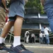 Neste domingo (5), 760 mil candidatos farão a prova da segunda edição do CNU, o “Enem dos Concursos”, com 3.652 vagas em órgãos federais. Confira horários, documentos e itens permitidos.