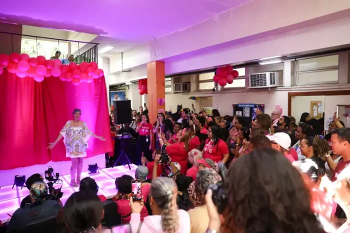 O Inca realiza festa do Outubro Rosa com desfile, cortes de cabelo, maquiagem, massagem e doação de perucas, promovendo autoestima e conscientização sobre câncer de mama.