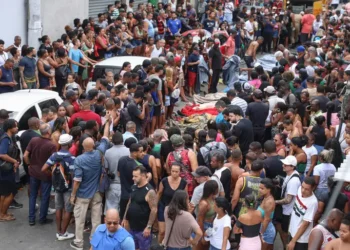 Alexandre de Moraes, do STF, cobra explicações do governador Cláudio Castro sobre a Operação Contenção, que resultou em 119 mortes no Rio. Audiência será realizada em 3 de novembro.