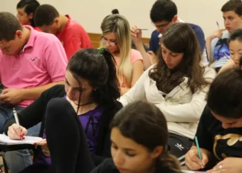 O Concurso Público Nacional Unificado (CNU) 2025 reúne 760 mil candidatos neste domingo (5) em 1.294 locais de prova. São 3.652 vagas em órgãos federais. Saiba quais documentos levar, horários e o cronograma das etapas.