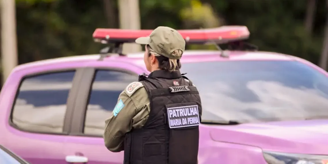 Estudo do Observatório das Favelas revela que 1 em 3 casos de violência política no Rio de Janeiro envolve ódio, afetando negros, mulheres e LGBTI+.