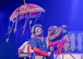 A 1ª Viradinha Cultural de São Paulo oferece mais de 400 atividades gratuitas para crianças neste fim de semana, promovendo acesso à cultura, diversão e inclusão em toda a cidade.