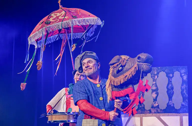 A 1ª Viradinha Cultural de São Paulo oferece mais de 400 atividades gratuitas para crianças neste fim de semana, promovendo acesso à cultura, diversão e inclusão em toda a cidade.