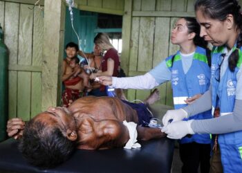 Desde a decretação da emergência sanitária em 2023, a mortalidade entre os Yanomami caiu 27,6%. Ministério da Saúde aponta queda nas mortes por malária, desnutrição e infecções respiratórias e ampliação da presença médica na região.