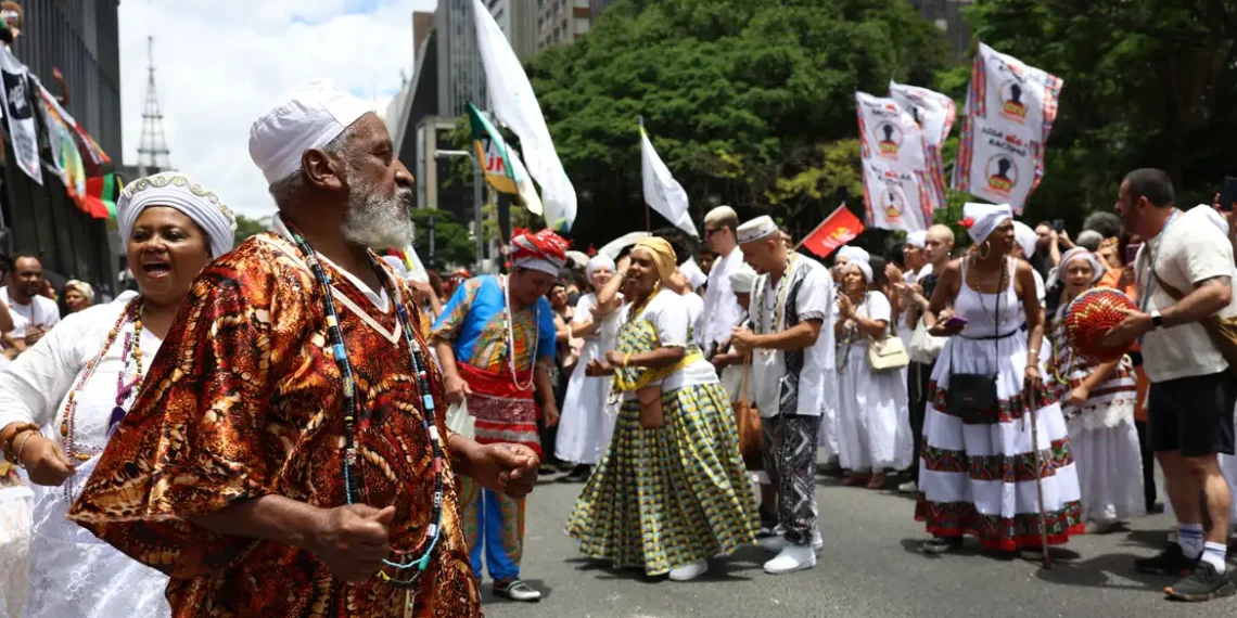 22ª Marcha da Consciência Negra reúne centenas na Avenida Paulista para reivindicar direitos, denunciar violência e reforçar a luta por políticas públicas e representação.