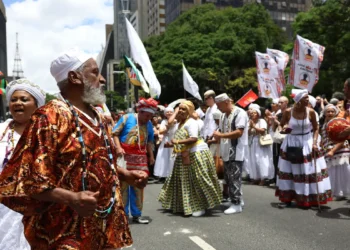 22ª Marcha da Consciência Negra reúne centenas na Avenida Paulista para reivindicar direitos, denunciar violência e reforçar a luta por políticas públicas e representação.