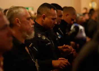 Policial civil Rodrigo Vasconcellos Nascimento morreu neste sábado (22) após ser baleado na Operação Contenção, no Rio. Número de mortos sobe para 122, incluindo cinco agentes de segurança.
