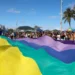 A cantora Daniela Mercury será a principal atração da 30ª Parada LGBTI+ do Rio de Janeiro, que acontece no dia 23 de novembro, em Copacabana. O evento celebra 30 anos de história e luta por igualdade, respeito e direitos humanos.