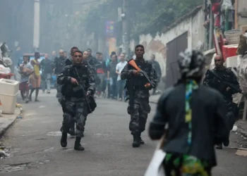 Especialistas criticam o “Consórcio da Paz” e o uso de termos como “narcoterrorismo” e “guerra às drogas”. Eles alertam que o discurso político amplia a violência e ameaça a democracia no Brasil.