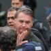 Jair Bolsonaro passa por audiência de custódia neste domingo (23) após prisão preventiva ordenada por Alexandre de Moraes. Defesa recorrerá da decisão.