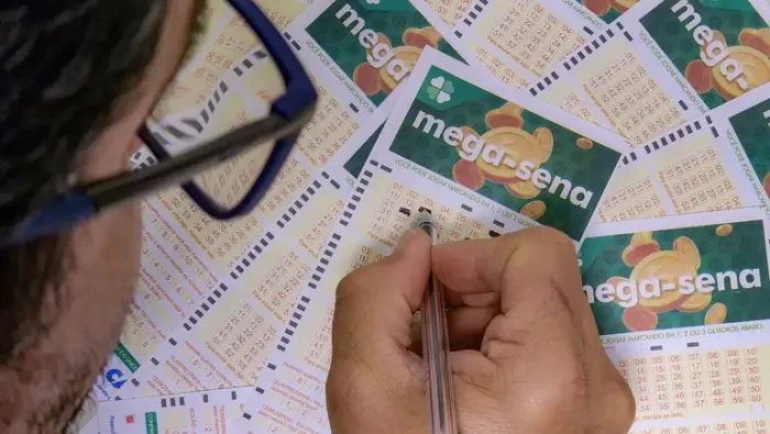 Concurso 2.942 da Mega-Sena acumula neste sábado (22). Próximo sorteio deve pagar R$ 18 milhões, segundo a Caixa. Vinte e seis apostas acertaram a quina.