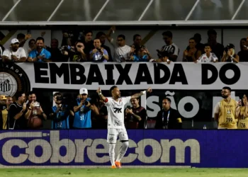 Santos vence o Sport por 3 a 0, sai do Z4 e ganha fôlego no Brasileirão. Vasco goleia o Internacional por 5 a 1 sob forte chuva, e Juventude é rebaixado com duas rodadas de antecedência.