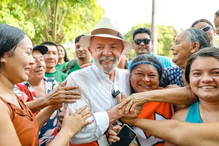 Lula afirma que voltará a ligar para Donald Trump se não houver avanços nas negociações comerciais entre Brasil e EUA até o fim da COP30. Presidente busca acordo para reverter tarifaço imposto por Washington.