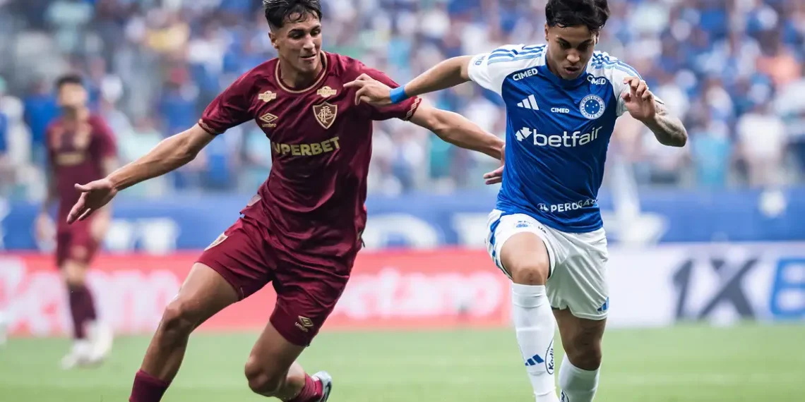 Cruzeiro empata com Fluminense por 0 a 0 no Mineirão e se complica na briga pelo título do Campeonato Brasileiro. Ceará vence o Corinthians, e Vitória e Botafogo empatam em Salvador.