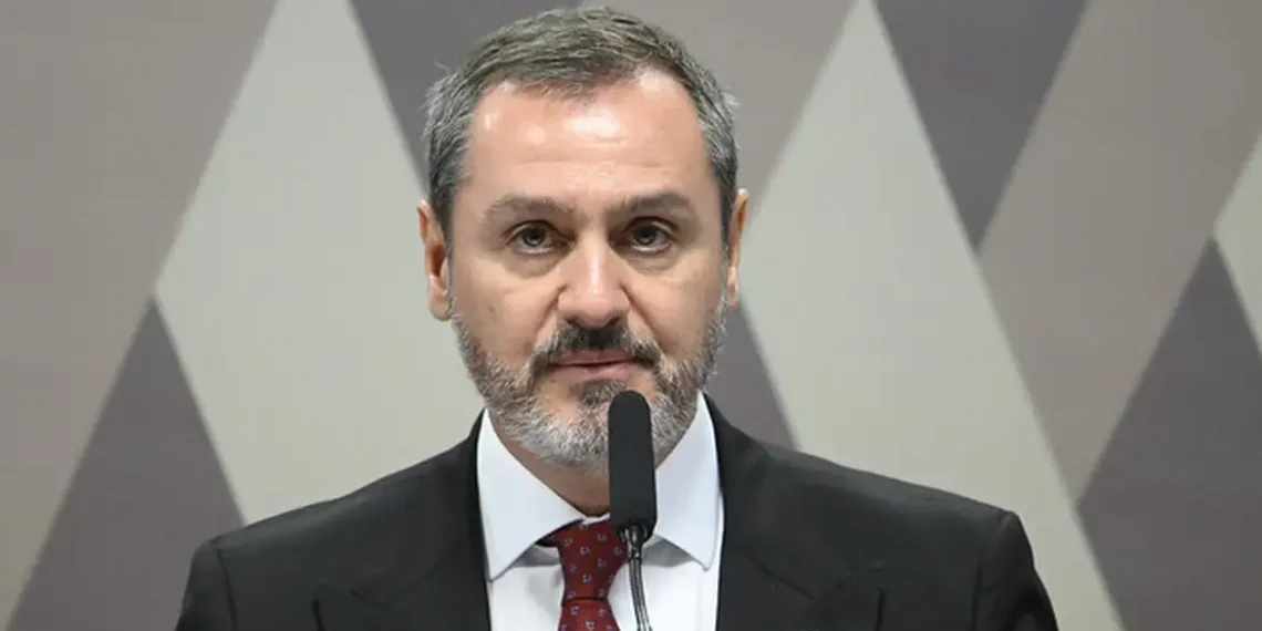 PF estima que fraudes investigadas na Operação Compliance Zero movimentaram até R$ 12 bilhões. Ação envolve Banco Master, BRB e resultou em prisões, apreensões e liquidação extrajudicial de corretora.