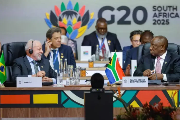 Lula destaca, na última sessão da Cúpula de Líderes do G20, a importância da soberania sobre minerais críticos, governança global da inteligência artificial e garantia de trabalho decente na transição tecnológica.