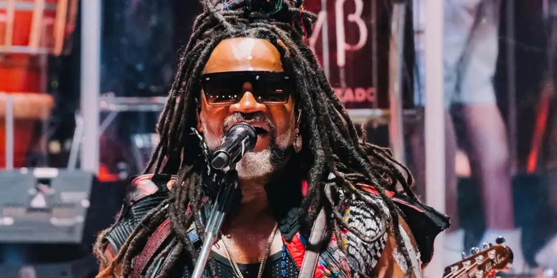 A Rádio Nacional apresenta um especial dedicado a Carlinhos Brown, destacando clássicos, parcerias e a trajetória do artista que transformou ritmos e marcou a Música Popular Brasileira.