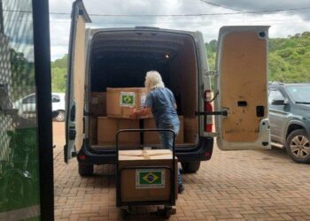 Ministério da Saúde entrega kits emergenciais de medicamentos e insumos para garantir atendimento imediato às vítimas do tornado em Rio Bonito do Iguaçu (PR). Ação integra conjunto de medidas federais para estabilizar a região.