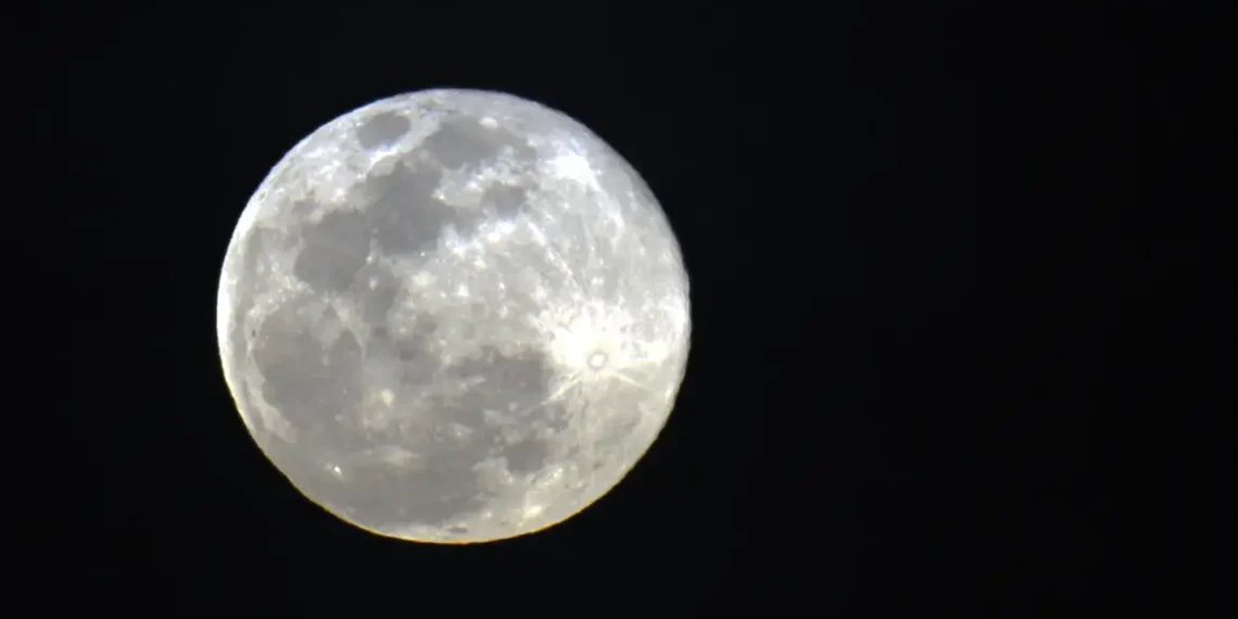 A Superlua do Castor, a maior e mais brilhante de 2025, poderá ser observada a olho nu nesta quarta (5) em todo o Brasil. Saiba os melhores horários e dicas para assistir ao fenômeno.