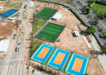 O secretário da COP30 admite pequenos atrasos nas obras da zona azul e verde, mas garante que toda infraestrutura estará pronta até segunda-feira, início da conferência climática em Belém.