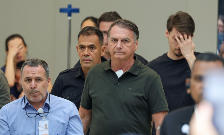 Ex-presidente Bolsonaro recebe visitas antes de audiência por videoconferência