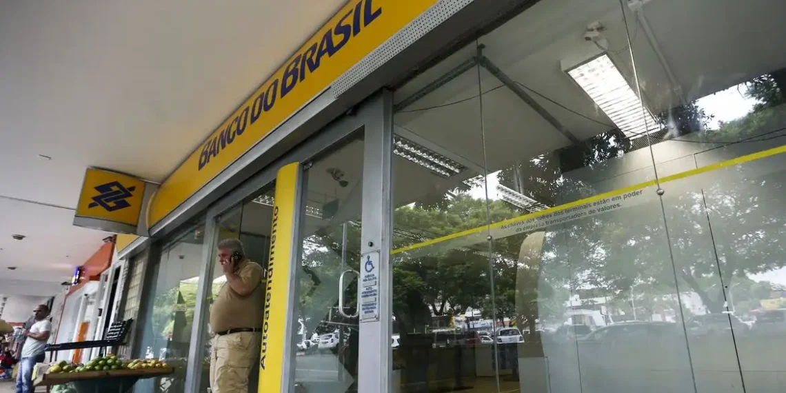 Consumidores com dívidas em bancos e instituições financeiras têm até 30 de novembro para participar do Mutirão de Negociação e Orientação Financeira, que oferece descontos, parcelamentos e taxas reduzidas em diversas modalidades de crédito.