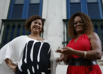 Dona Ivone Lara e Nilze Carvalho são homenageadas no Encontro Nacional e Internacional de Mulheres na Roda de Samba, que reúne mais de 100 artistas no Renascença Clube, no Rio.