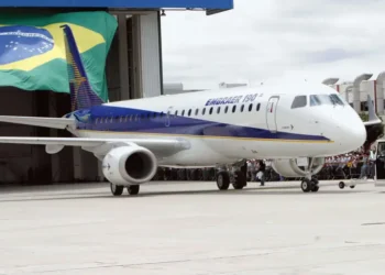 Embraer recebe R$ 1,09 bilhão do BNDES para acelerar produção de aeronaves comerciais, ampliar exportações e atender alta demanda global até 2025.