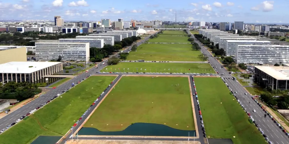 FGV divulga notas finais e gabaritos definitivos do CNU 2025. Aprovados seguem para a prova discursiva em 7 de dezembro; veja como acessar o resultado e as próximas etapas.