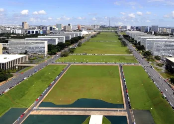 FGV divulga notas finais e gabaritos definitivos do CNU 2025. Aprovados seguem para a prova discursiva em 7 de dezembro; veja como acessar o resultado e as próximas etapas.