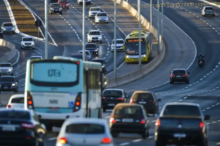 Durante a COP30, em Belém, 121 entidades aderiram à Coalizão para a Descarbonização dos Transportes, iniciativa que prevê reduzir em 70% as emissões do setor até 2050.