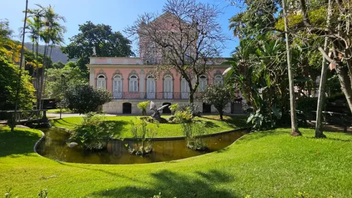 Primeira FliRui reúne grandes nomes da cultura e celebra o ano em que o Rio é Capital Mundial do Livro pela Unesco.