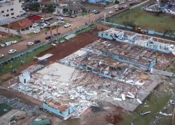 Ciclone extratropical atinge o Sul do Brasil, com ventos de até 95 km/h e chuvas de 177 mm. No RS, 200 mil casas ficaram sem energia, e no Paraná, tornado destruiu 90% de Rio Bonito do Iguaçu.