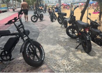 O Ministério Público do Espírito Santo investiga possíveis irregularidades no uso de bicicletas elétricas em Vitória e cobra regulamentação nacional, após mais de 170 acidentes registrados no Estado somente este ano.