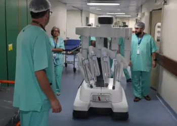 Inca inaugura o primeiro centro de formação em cirurgia robótica do SUS, no Rio de Janeiro. Estrutura vai capacitar médicos, ampliar pesquisas e apoiar a expansão da tecnologia no tratamento oncológico.