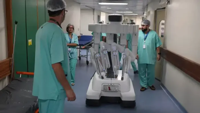 Inca inaugura o primeiro centro de formação em cirurgia robótica do SUS, no Rio de Janeiro. Estrutura vai capacitar médicos, ampliar pesquisas e apoiar a expansão da tecnologia no tratamento oncológico.