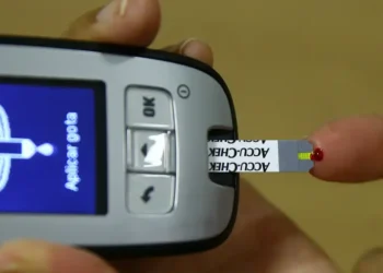 O Conselho Brasileiro de Oftalmologia promove campanha nacional em novembro para alertar sobre a retinopatia diabética, doença que pode causar perda de visão. A ação inclui mutirões gratuitos e programação online.