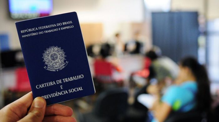 Semana teve ampliação da isenção do Imposto de Renda para até R$ 5 mil, desemprego no menor nível histórico e 1,8 milhão de empregos formais criados em 2025, além de avanços sociais e novos investimentos.