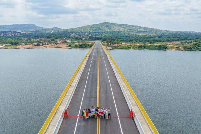 Ponte de 2.010 metros entregue por Lula entre Pará e Tocantins substitui travessia por balsas, reduz custos, amplia mobilidade, impulsiona a economia regional e reforça integração da BR-153.
