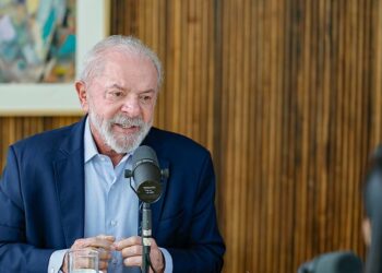 Lula criticou o PL antifacção aprovado pela Câmara, dizendo que as mudanças fragilizam o combate ao crime organizado. Governo pede ao Senado para restabelecer o texto original.