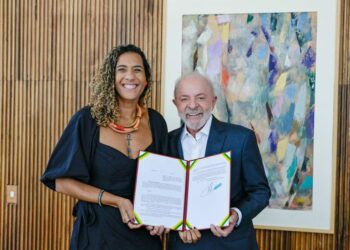 No Dia da Consciência Negra, presidente Lula assina 28 decretos que avançam na regularização e titulação de territórios quilombolas, beneficiando 31 comunidades em 14 estados.